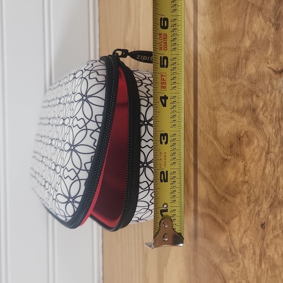 Zipit Hardshell Black and White Patterned Case - Picture 5 of 5